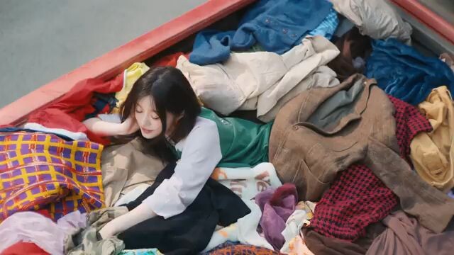 ILLIT 'Lucky Girl Syndrome' Official MV