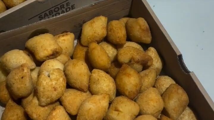 😍 @eesalgados e Instagram Patrícia_Avine #itaquaquecetuba #coxinhas #salgados