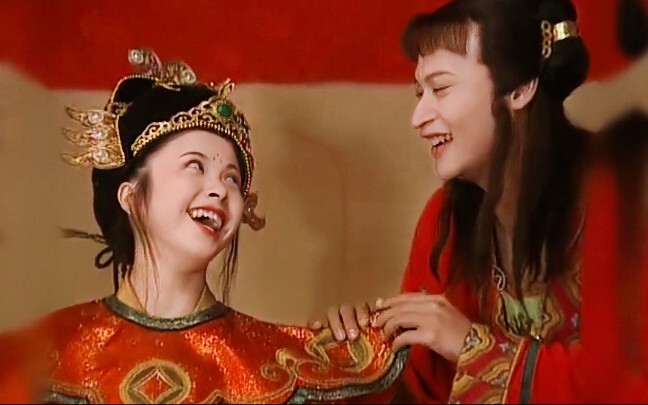 Having wild facial features doesn’t mean being quirky and clever! Take a look at those sweet girls f