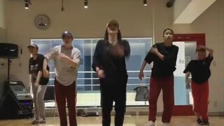I don't allow you not to have seen this dance version of Old Town Road