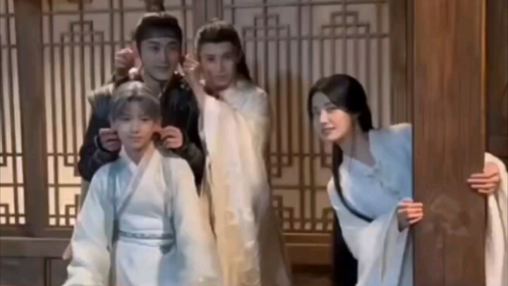 [Feathers of the Cloud] Behind-the-scenes footage: The older brothers and sisters helping Xue Chongz