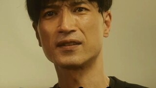 رجل يدّعي أنه فتاة يريد دخول السينما