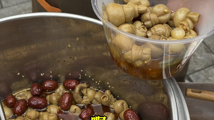 Mì bò một tệ trên phố