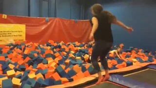 รวมฉากหกล้ม อันตรายนะ น่ากลัว น่าสงสาร เอาจูบๆ เหม็นมาก ฮาทุกฉาก ขำไม่ไหว！#Funny