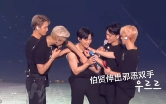 【EXO】Kalau kalian nggak lihat perut six-pack-ku, itu salahku, Park siapa pun itu. Gue nggak mau kali
