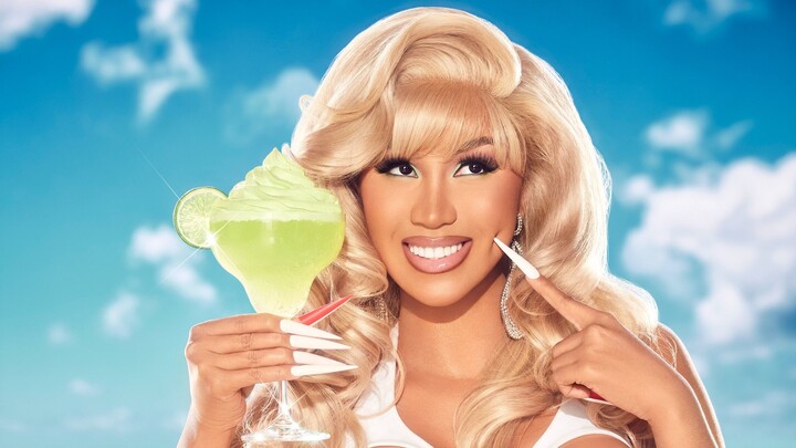 Cardi B Whip Shots: Video quảng cáo mới với kem có cồn