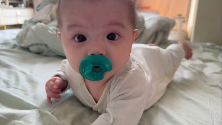 What’s it like to have an angel baby who can fall back asleep on their own?