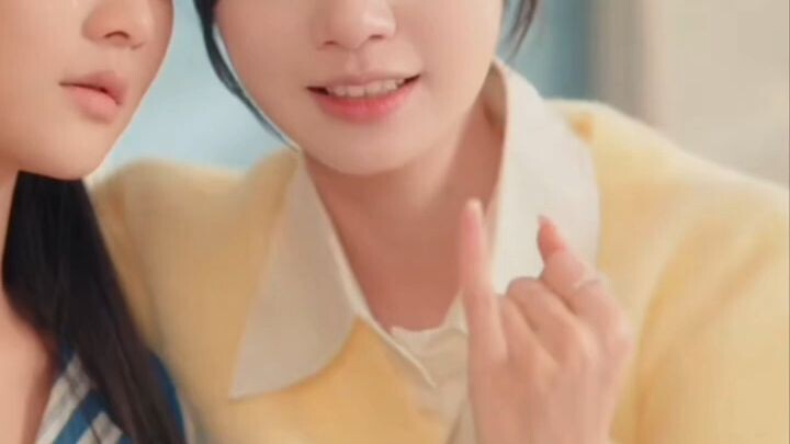 สองเพื่อนสนิทหลุดเข้าไปในนิยายที่ตัวเองซื้อชื่อตัวละครให้เป็นชื่อตัวเอง