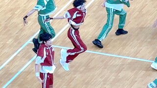 是一跳舞就超级无敌自信开朗的宝宝
