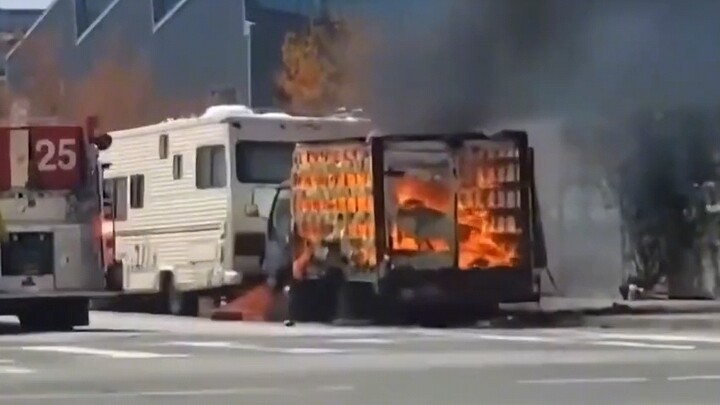 Fire truck: You make me look stupid.