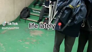😭