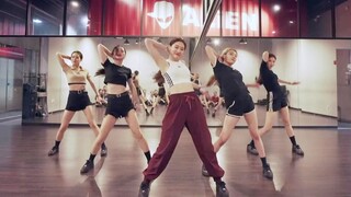 Trilogi tarian elektronik yang eksplosif! Tarian super keren dari para gadis studio tari ALiEN ini s