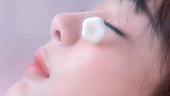 يااااااااااا يا يانغ تسي، ماذا حدث لرعاةك الجدد مؤخرًا؟ كل المواد الدعائية واحدة أجمل من الأخرى!