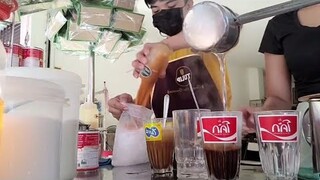 รอคิวยาวเต็มหน้าร้านของอร่อยราคาย่อมเยาว์สดใหม่ทุกวันค่ะ ^กาแฟ โบว์^