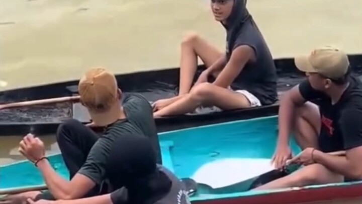 “船是没有后视镜的”