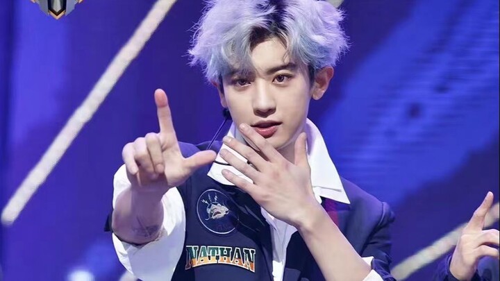 【EXO】مسرح أداء أغنية “Power” فائق الوضوح – هيا نسترجع معًا ذكريات قوة باو المفعمة بالحيوية!