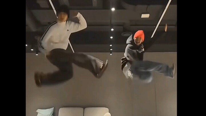 13 K-Pop and C-Pop Idols Take on the Two Dance Challenge: Left Right Go!