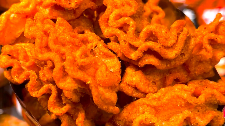 จะดูว่าคนๆ นึงรักคุณอยู่ไหม ต้องดูที่ท่าทีของเขา บางคนความรักไม่ค่อยชัดเจน แต่บางคนกลับแสดงออกแบบแปล