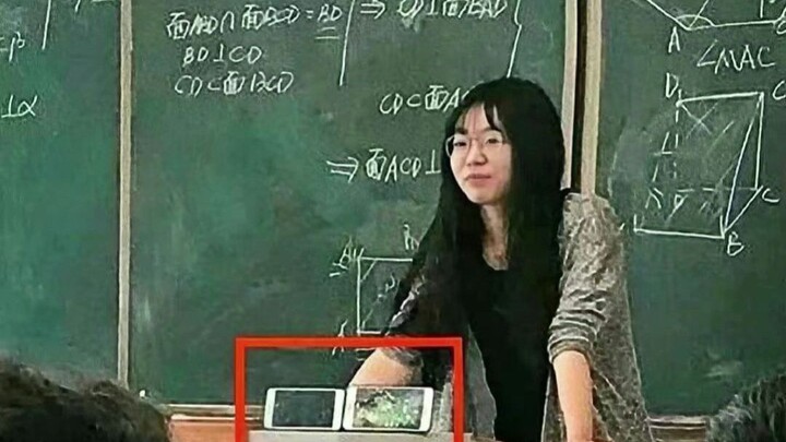 老师没收上课打游戏学生的手机，让其看着自己的队伍输，这个老师太狠心了。搞笑沙雕图片集锦#01
