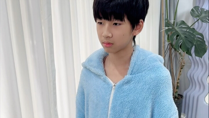 Adik: Aku sudah menundukkan kepala padamu, uangnya biar kamu aja yang pegang.