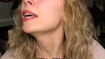 Mẹ Mỹ đi nhà hàng thì thế nào nhỉ? Haha, chị này biểu cảm quá chuẩn luôn!!!!