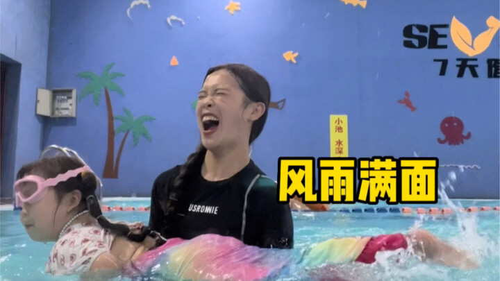 Đằng sau mỗi nàng tiên cá... đều có một người mẹ nặng gánh bước đi...