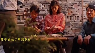 黄玲宋莹跟着栋哲学跳舞～职工大会上大放光彩！