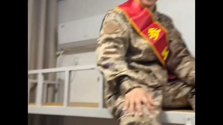 Three days shattered my dream of becoming a top soldier. Squad leader, we’re scholars, hahaha!