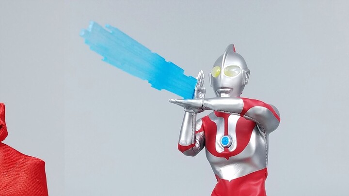 Although the shape is ugly, he has many accessories! Ant MEZCO first generation Ultraman unboxing-Li