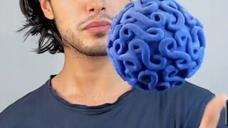 我觉得cos鹰眼更像 大家觉得呢？