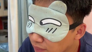 寝室蒙眼猜物，室友竟如此离谱，网友：笑疯了！