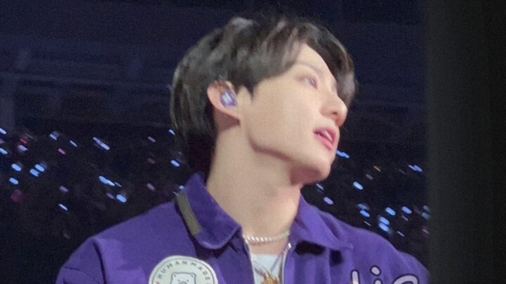 Kalau ganteng seperti Jeongguk, ya pakai baju apa saja juga nggak masalah.