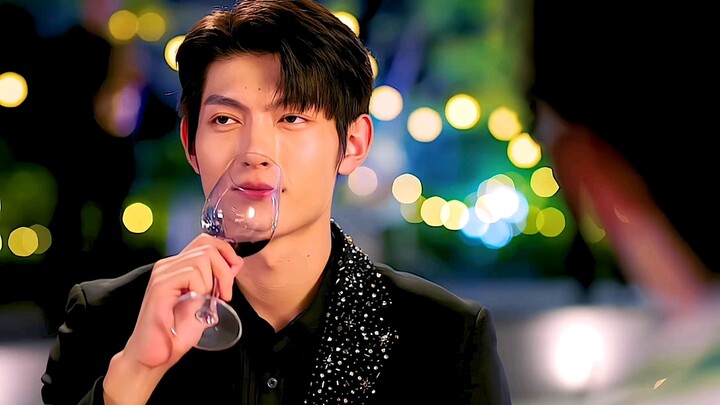 The Sea King and Sea Queen are locked in a fierce tug-of-war—masters clashing, every move deadly!