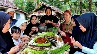 Wah Seenak ini.. Ngaliwet di Saung Abah, Bakar SALEM, Lalapan PETE, Sambel Kemiri, Masak di Desa