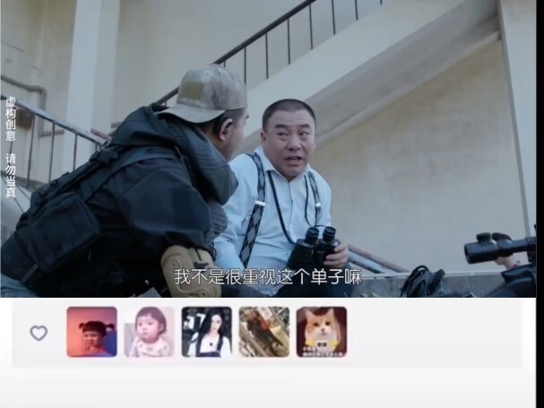 Chính là kiểu “đen sặc sỡ” ấy.