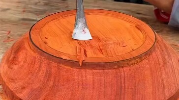 Ông già làm ra một tỷ từ gỗ