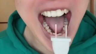 ساكاوا عاد مرة أخرى ليقوم ببعض الحركات المرحة.