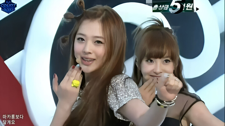 شيهي هي حقل تجارب تسريحات الشعر الدالة، وهذه الثلاثة الصغار يا ريت ما شاء الله كم هم لطيفون! أغنية ا