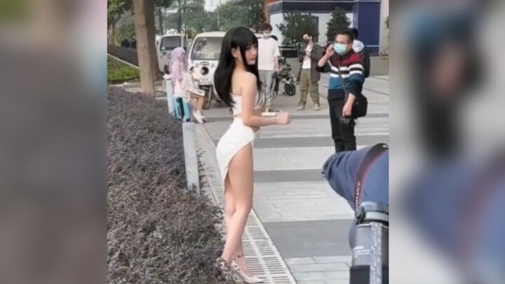 “Acara komik ini... gila banget!”