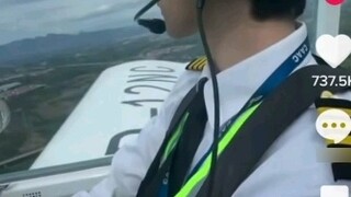 Gaya pilot Lin Yi sangat populer di Internet
