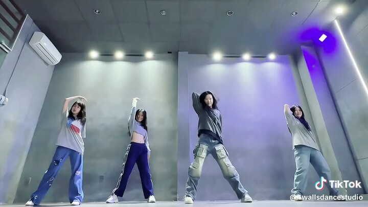 Dance challenge #Creditstotiktok
