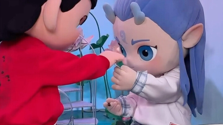 “Không phải đâu, hai người rốt cuộc đang làm gì vậy? Bảo hai người lên show là để xuất hiện chung, c