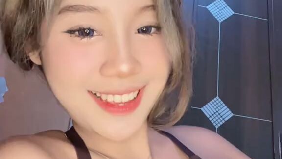 mau di susuin sama aku?