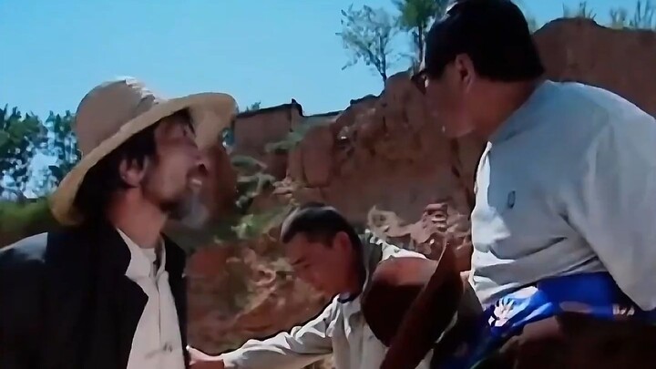 Khi bán súng, dân buôn súng thường có một thói quen: vừa gặm đùi cừu to, vừa dùng tiếng địa phương đ