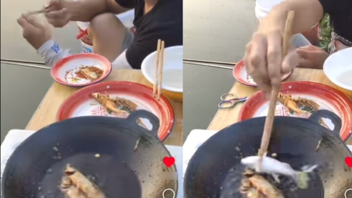 2 million likes on foreign websites, a Chinese boy is fishing, "killing and frying" the fish on the 