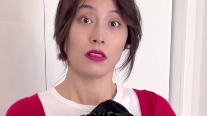 This woman has changed her clothes again