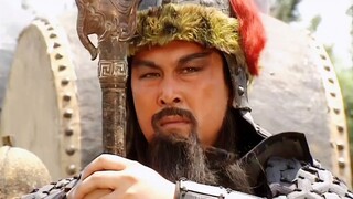 Membandingkan Guan Yu masa lalu dengan Guan Yu masa kini, seperti dia memamerkan pedangnya di depan 