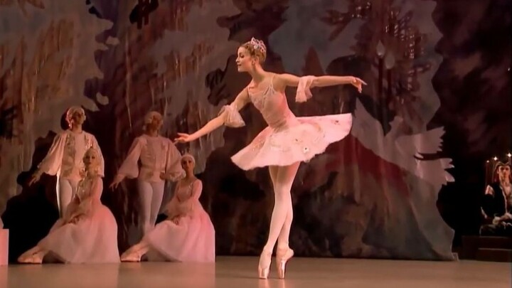 Vở ballet "Kẹp hạt dẻ" Biến tấu của nàng tiên mận đường (Flamboyant, Forever, Somova)