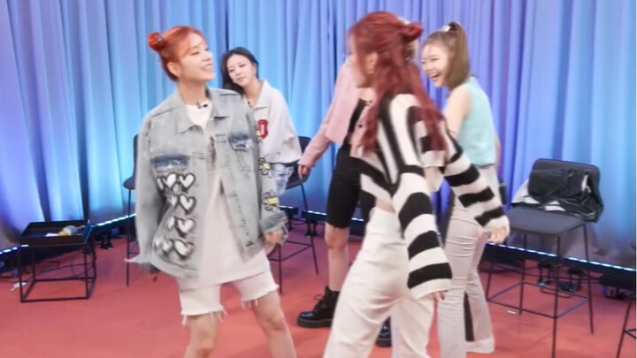 Ngày của con gái: Cô út và các chị gái