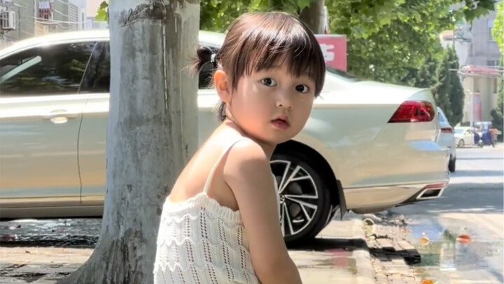 ماما شياوماي هي الاسم الذي منحتني إياه شياوماي، وسِسِي هو الاسم الذي منحني إياه جديّ وجدّتي. بالنسبة